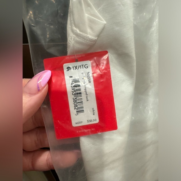 SPANX Tank 🤍 - Picture 10 of 10